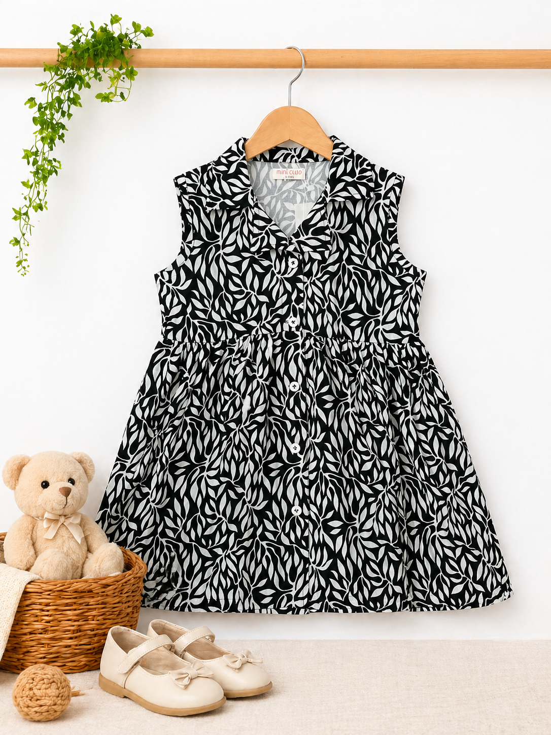 Classic Leaf Charm Dress